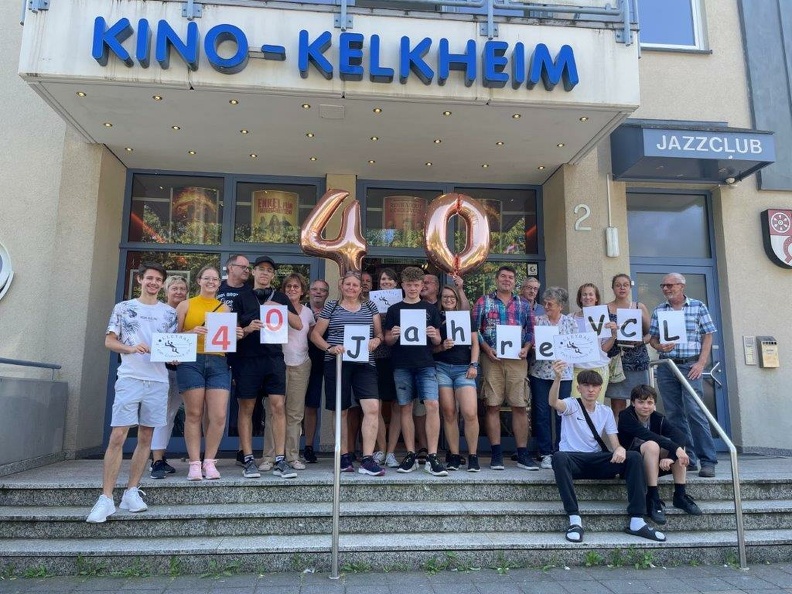 jubi gruppenfoto nach film 2.jpg